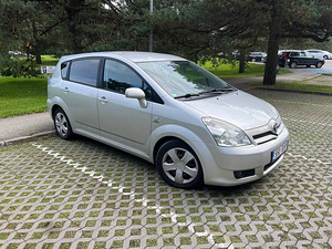 Toyota Corolla Verso (7 foto / 13)