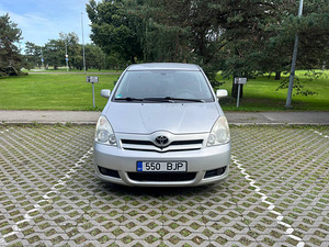Toyota Corolla Verso (8 foto / 13)