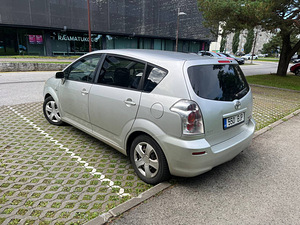 Toyota Corolla Verso (3 foto / 13)