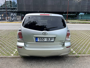 Toyota Corolla Verso (4 foto / 13)