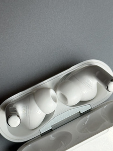Original Apple AirPods Pro (Gen 2) MagSafe / USB-C (7 foto / 10)