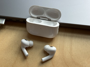 Original Apple AirPods Pro (Gen 2) MagSafe / USB-C (2 foto / 10)