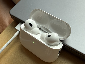 Original Apple AirPods Pro (Gen 2) MagSafe / USB-C (3 foto / 10)