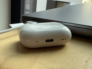 Original Apple AirPods Pro (Gen 2) MagSafe / USB-C (4 foto / 10)