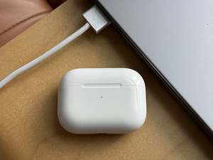 Original Apple AirPods Pro (Gen 2) MagSafe / USB-C (5 foto / 10)