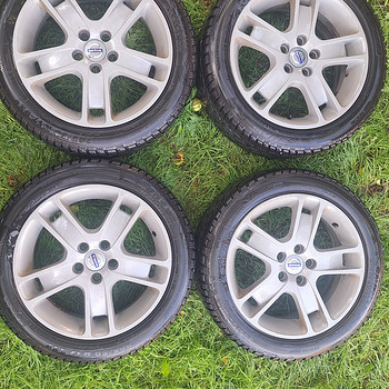 Литые диски Volvo 17" с нешипованными шинами