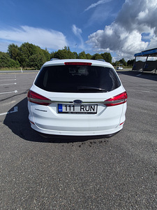 Ford Mondeo (3 фото из 8)