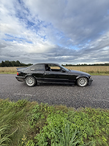 E36 323i купе (3 фото из 6)