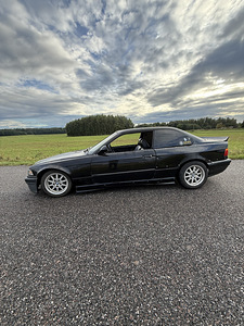 E36 323i купе (4 фото из 6)