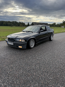 E36 323i купе (5 фото из 6)