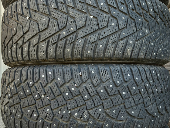 R16 Continental Hankook 215/60/16 - 6mm - 95% naelad