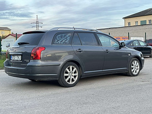 TOYOTA AVENSIS (7 фото из 10)