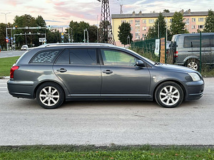 TOYOTA AVENSIS (5 фото из 10)