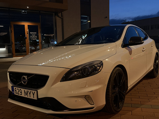 Volvo V40 R-Design Carbon Edition