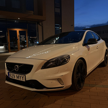 Volvo V40 R-Design Carbon Edition