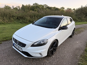 Volvo V40 R-Design Carbon Edition (2 фото из 15)