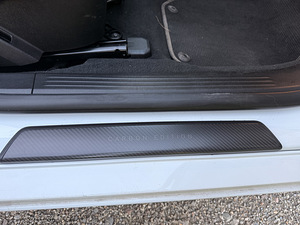 Volvo V40 R-Design Carbon Edition (14 фото из 15)