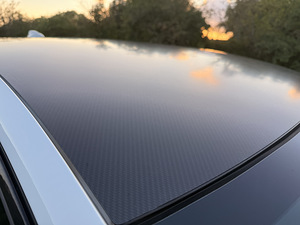 Volvo V40 R-Design Carbon Edition (15 фото из 15)
