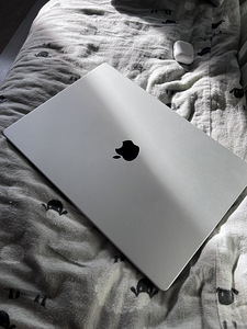 Macbook pro 16" 2021 (1 foto / 7)