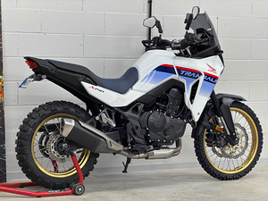Honda Transalp XL750 2024 (3 фото из 10)