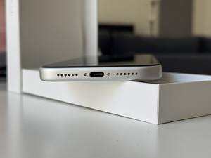 iPhone 17 Pro Max 256GB Silver (7 фото из 10)