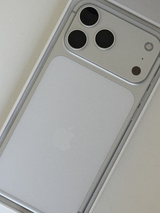 iPhone 17 Pro Max 256GB Silver (3 фото из 10)
