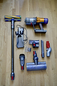 Пылесос dyson V12 Absolute (1 фото из 3)