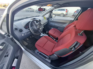 Mitsubishi Colt (8 фото из 15)