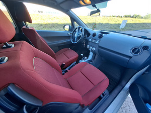Mitsubishi Colt (10 фото из 15)