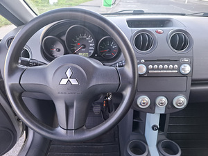 Mitsubishi Colt (9 фото из 15)