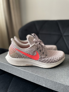 Nike Pegasus jooksutossud. Nike беговые кроссовки (1 фото из 5)