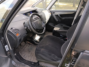 Citroen C4 Picasso (7 фото из 8)