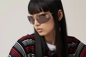 Солнцезащитные очки Miu Miu, оригинал (1 фото из 3)