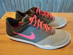 Кроссовки Nike 37,5, стелька 23,5 см (3 фото из 3)