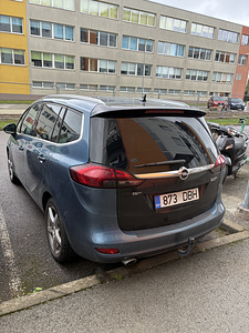 Opel Zafira (3 фото из 3)