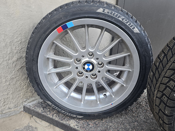 Veljed rehvidega BMW-le.