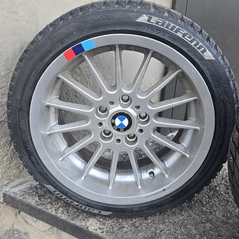 Диски с резиной на BMW.
