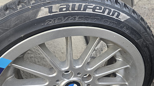 Диски с резиной на BMW. (4 фото из 7)