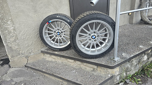 Диски с резиной на BMW. (2 фото из 7)