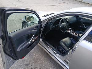 Lexus IS250 V6 ATM Bensiin 2006 (7 foto / 10)