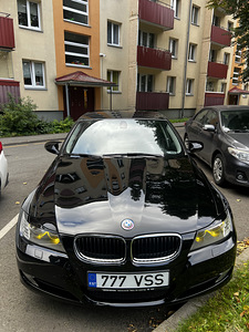 Автомобиль BMW E90 2011 год (2 фото из 13)