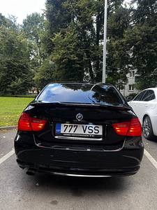 Автомобиль BMW E90 2011 год (6 фото из 13)