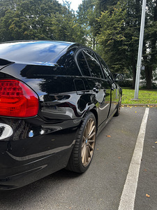 Автомобиль BMW E90 2011 год (8 фото из 13)