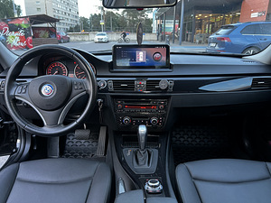 Автомобиль BMW E90 2011 год (11 фото из 13)