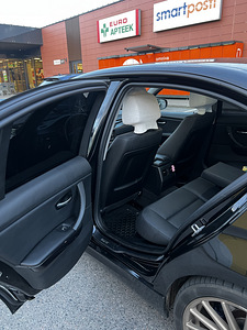 Автомобиль BMW E90 2011 год (12 фото из 13)