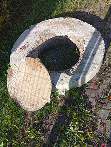 Бетонное кольцо с крышкой (1 фото из 1)