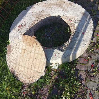 Бетонное кольцо с крышкой