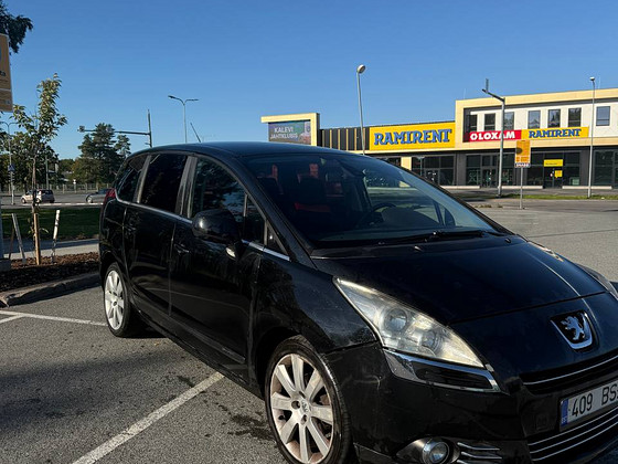 PEUGEOT 5008