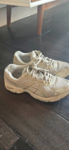 Кремово-бежевые кроссовки ASICS, размер 39 (1 фото из 3)
