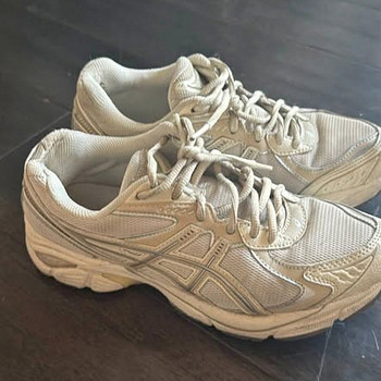 ASICS kreem-beežid tossud, suurus 39